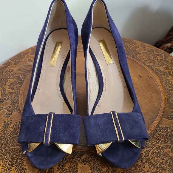 Louise er Cie Blue Suede Peep Toe Bow Pump Gold - Picture 6 of 9